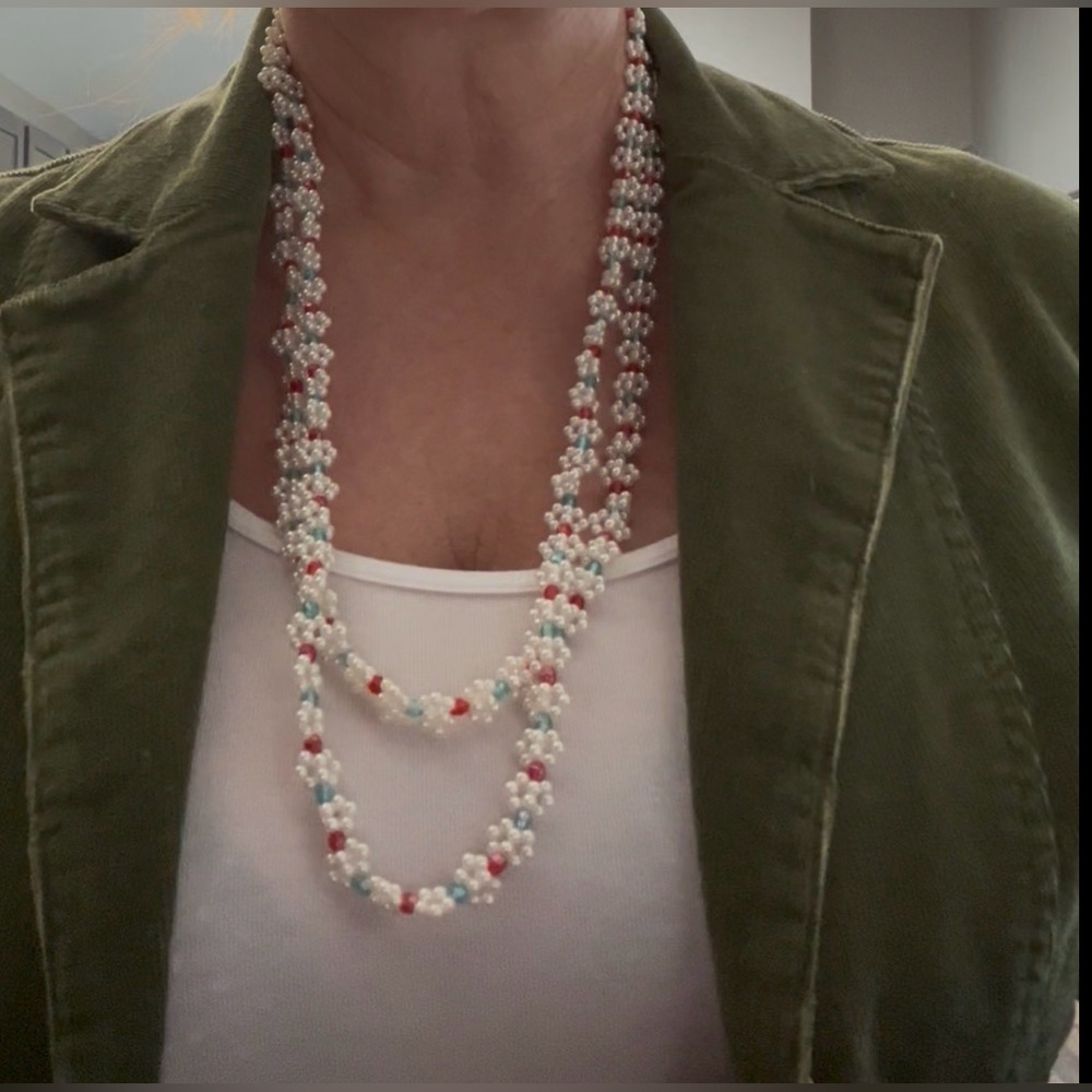 Vintage 70s Red White Green Daisy Chain Seed Bead Necklace Boho Cottagecore
